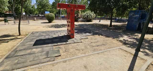 Hidalgo: “Esperamos que el alcalde haya aprovechado su visita de hoy al Prado para ver la situación lamentable en la que se encuentra el parque infantil”