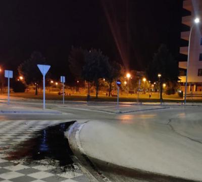 Un conductor huye tras un accidente, pero el rastro del aceite lo delata