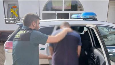 Más de 2.000 plantas de marihuana y armas blancas halladas en Villafranca de los Caballeros (Toledo)