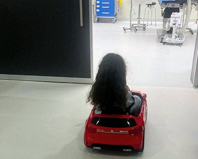 Uno de los vehículos infantiles incorporados en el servicio de pediatría del centro hospitalario