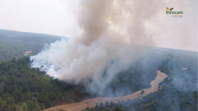Declarado un incendio en Enguídanos (Cuenca) en el que trabajan 46 efectivos