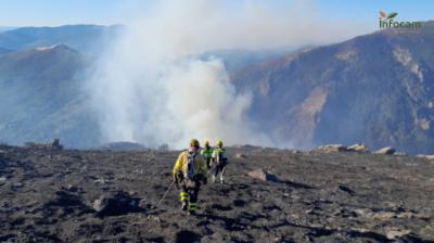 El incendio en Peñalba de la Sierra avanza y consume más de 2.400 hectáreas