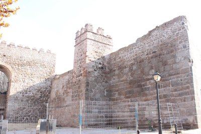 La Asociación de Vecinos del Casco Antiguo San Jerónimo exige actuaciones urgentes en la muralla