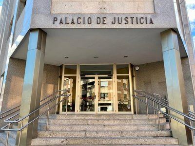 Quince años para una mujer acusada de incendiar ocho viviendas habitadas