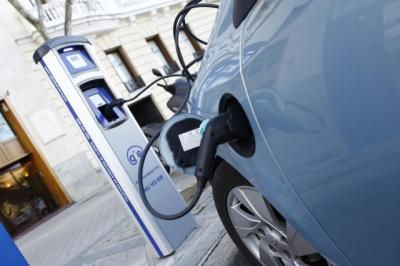 Aumentan las matriculaciones de coches eléctricos, híbridos y de gas