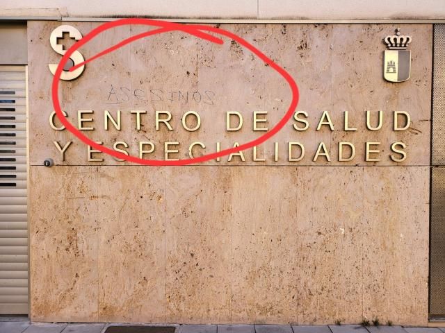 Nueva pintada contra los sanitarios en un centro de salud en CLM