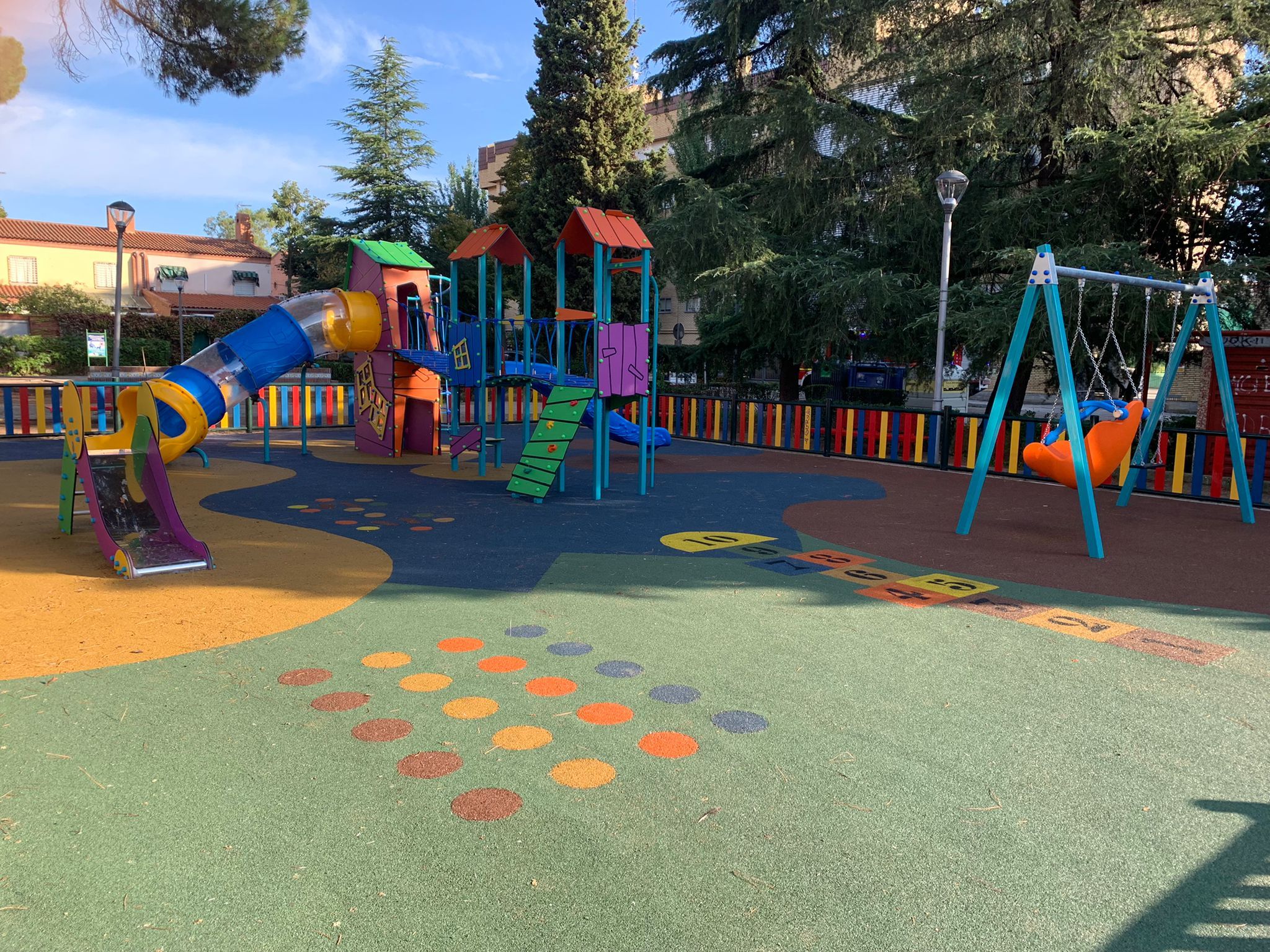 Parques infantiles seguros y accesibles