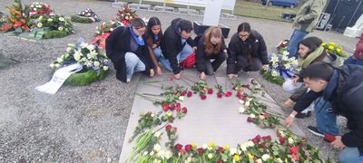 Alumnos del Juan Antonio Castro participan en un homenaje a los deportados españoles en el campo de Buchenwald