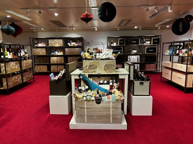 El Corte Inglés elabora más de 360.000 cestas y lotes de Navidad con productos de primera calidad