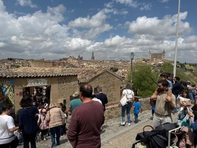 Los toledanos vuelven a abarrotar la romería del Valle