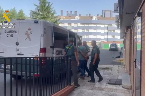 Detienen a un trabajador de extinción de
incendios por provocar 'por intereses laborales' el fuego de Mombeltrán