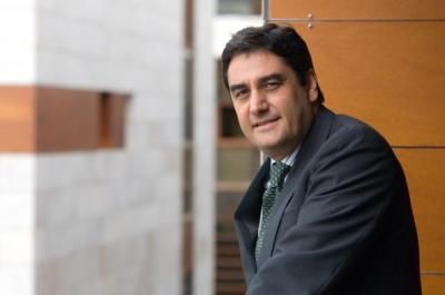 Echániz, el consejero de los recortes sanitarios de Cospedal, dice que el PSOE quiere la eutanasia para "ahorrar muchos gastos"