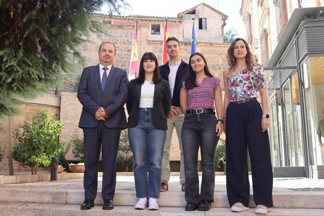 Tres jóvenes de CLM se forman en Europa con becas de alta inserción laboral