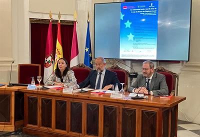 CLM refuerza la administración local con un máster para gestores municipales