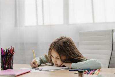 ¿Hay que poner deberes en verano? 3 claves para hacerlo y los riesgos de negarse