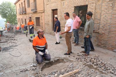 Las obras de reparación del pavimento avanzan en el Corralillo de San Miguel y San Justo