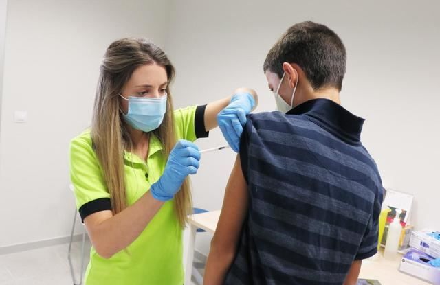 Más del 70% de la población de España ya tiene la pauta completa