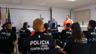 Más de 40 policías locales (Talavera, Puertollano, Belvís...) reciben formación en RCP y DEA