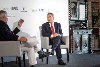 García-Page: "En el nuevo Estatuto quedarán blindados los logros conseguidos en los servicios públicos"