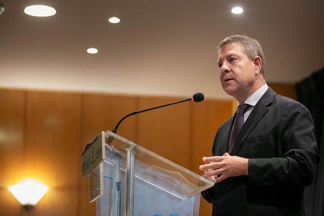 El presidente de CLM acusa a Junts de chantajear con los Presupuestos