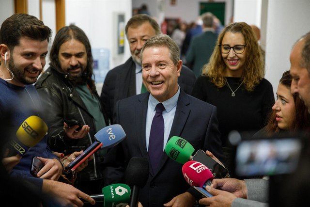 García-Page confía en sumar apoyos más allá de PSOE y PP para el Estatuto de Autonomía