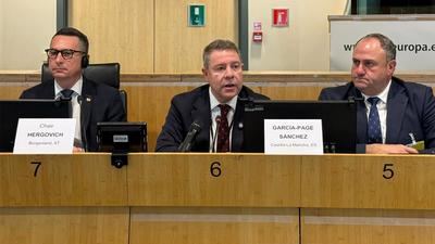 García-Page sitúa el relevo joven como clave para el futuro del campo