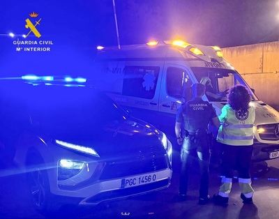 Dos personas son rescatadas por la Guardia Civil de un incendio en un bloque de viviendas