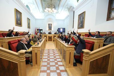 El Pleno municipal aprueba el expediente de Honores y Distinciones por el Día de San Ildefonso