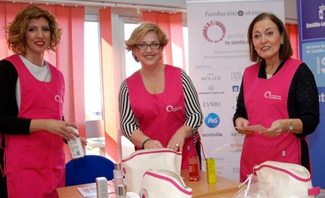 Primer taller 'Ponte guapa, te sentirás mejor' en el Hospital de Talavera
