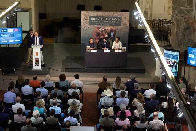 Triunfal presentación del libro “Bravo Toledano” en Talavera