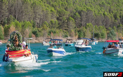 Entrepeñas acoge una multitudinaria procesión marinera en honor a la Virgen del Carmen