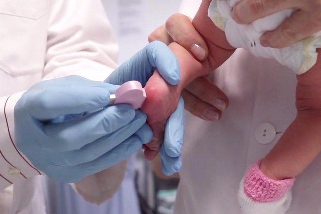 CLM ampliará el cribado neonatal a 36 enfermedades en 2026
