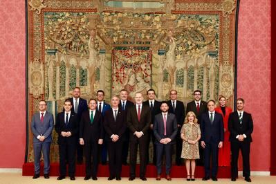 S. M. el Rey recibe en El Pardo a los alcaldes del Grupo de Ciudades Patrimonio de la Humanidad de España