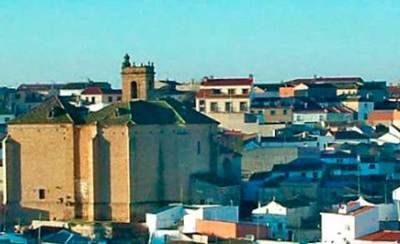 Arden 20 toneladas de neumáticos en una antigua gravera de Santa Cruz de la Zarza