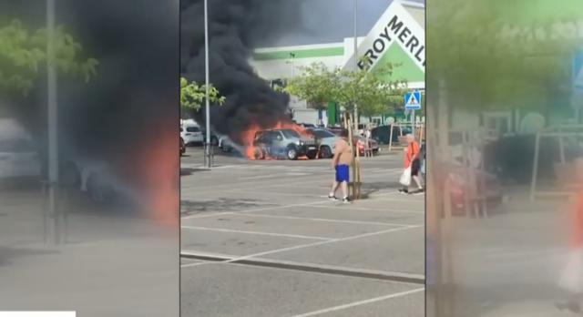 Extinguido el incendio en el aparcamiento del centro comercial La Abadía