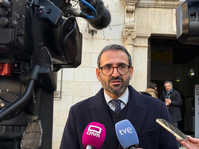 Gutiérrez contesta a Tolón y Torres: 'Antes de con Junqueras, debería pactar con Illa, Barbón y Page'