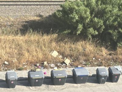 Vecinos de Talavera denuncian abandono y suciedad persistente junto a las vías del tren