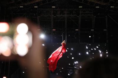 Fotos y vídeo: 6.000 fans se rinden ante Amaral en la plaza de toros de Toledo