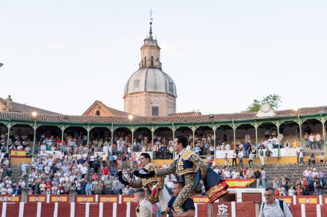 Llenazo histórico en Talavera: Talavante y Rufo salen por la Puerta Grande