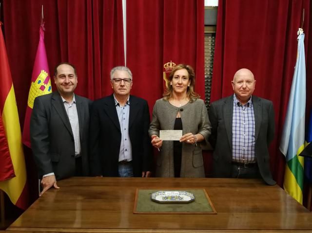 Santa Ana de Pusa colabora con 500 euros con la Asociación Contra el Cáncer