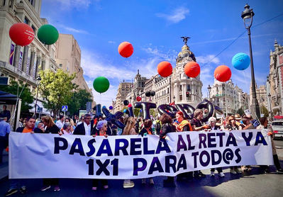 La “Pasarela 1x1” se abre paso en las calles de Madrid con una movilización histórica