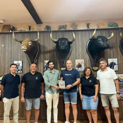 El libro 'Bravo Toledano', presentado en la Asociación del Toro Enmaromado de Yuncos