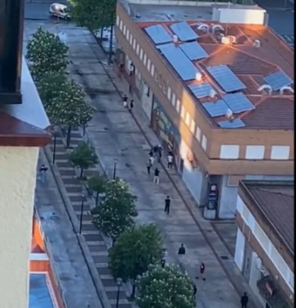 Una nueva pelea con machetes y persecución policial desata el caos en el barrio El Parque-La Solana