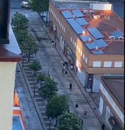 Una nueva pelea con machetes y persecución policial desata el caos en el barrio El Parque-La Solana