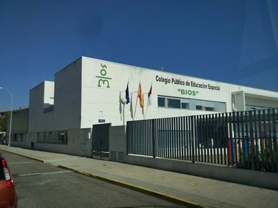 El CPEE Bios de Talavera acoge una exhibición canina de búsqueda y rescate