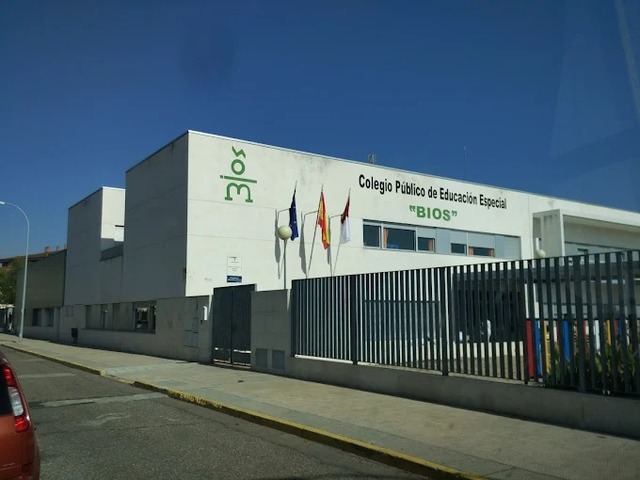 El CPEE Bios de Talavera acoge una exhibición canina de búsqueda y rescate