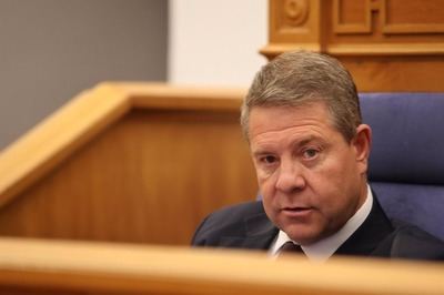 García-Page exhorta a la dirección nacional del PSOE a presentar una querella criminal ante las acusaciones contra el Gobierno