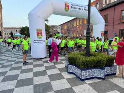 La Marcha Nocturna 'Entre Dos Luces' reunió a 400 personas por una buena causa