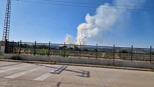 Fuego en Talavera: un incendio forestal moviliza medios aéreos y terrestres