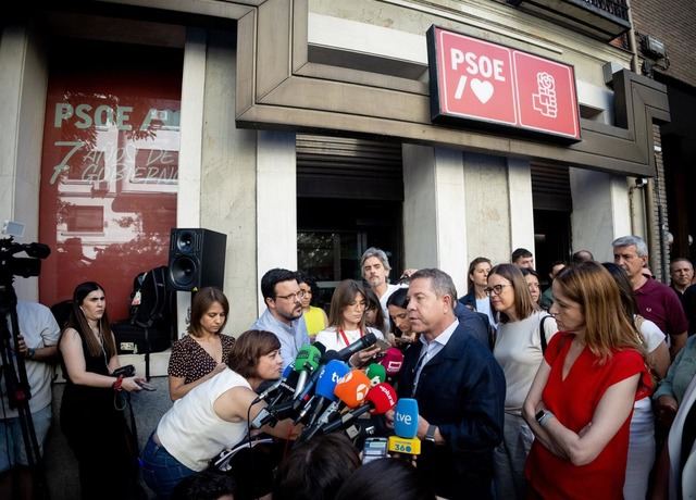 García-Page llega a Ferraz para escuchar salidas 'pero no escapatorias' a la 'crisis más seria de corrupción del PSOE'